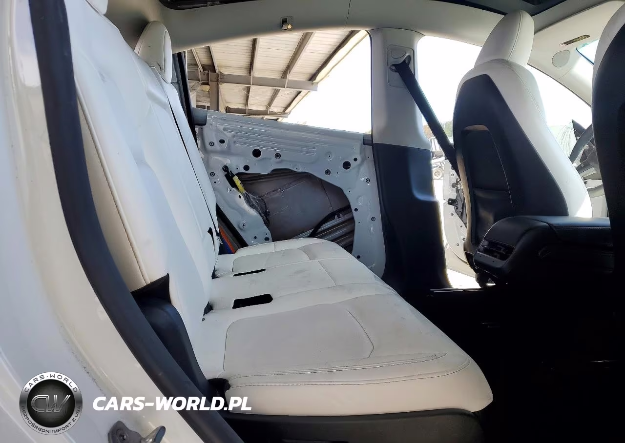 2023 Tesla Model Y VIN:7SAYGAEE8PF933507 - 10