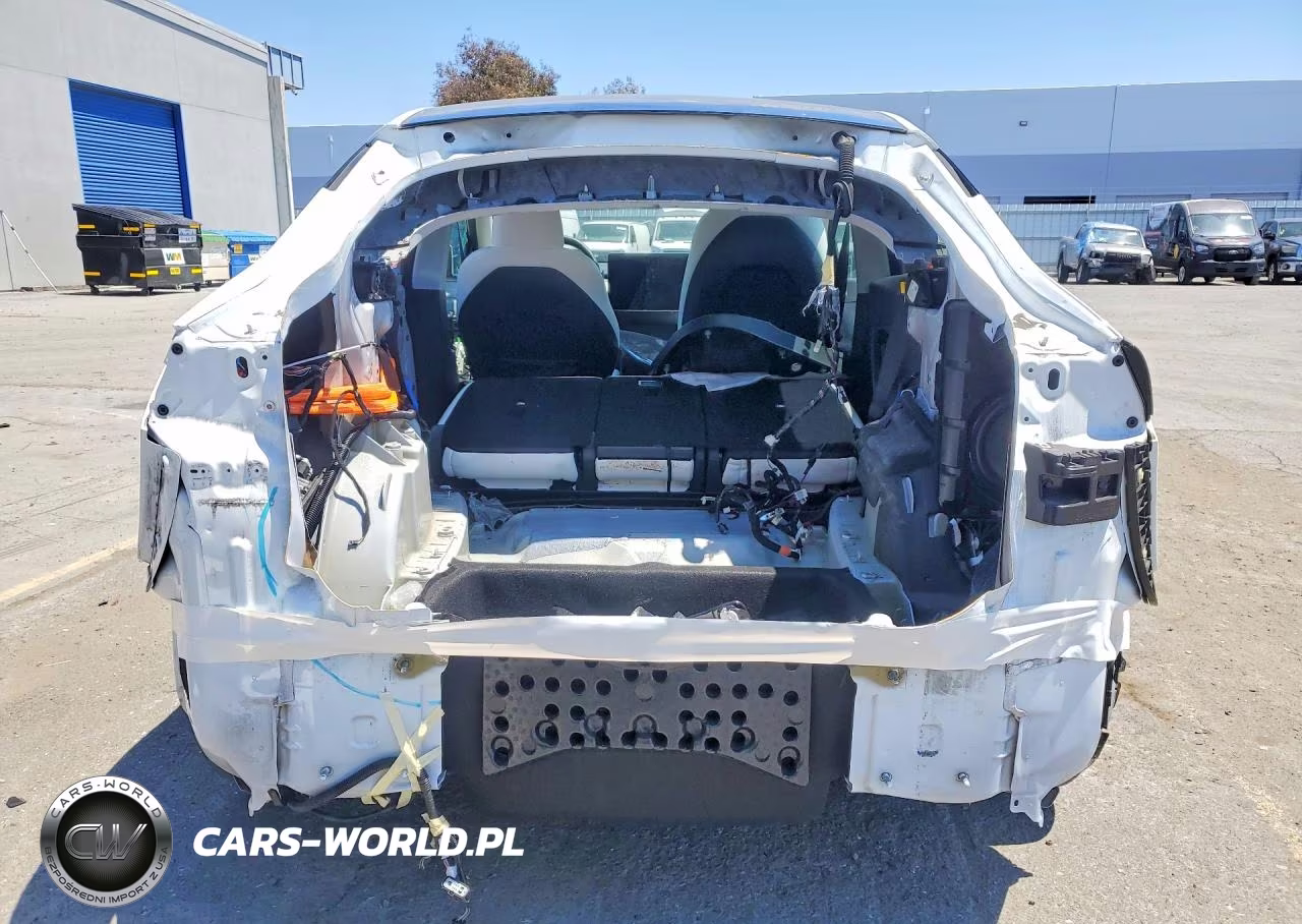 2023 Tesla Model Y VIN:7SAYGAEE8PF933507 - 6