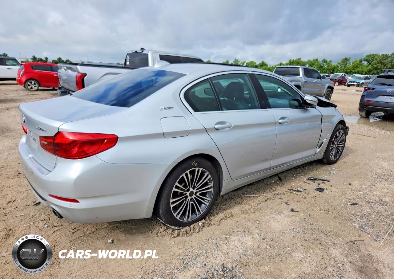 2019 BMW 5 Series 530E xDrive VIN:WBAJA9C55KB392894 - 3