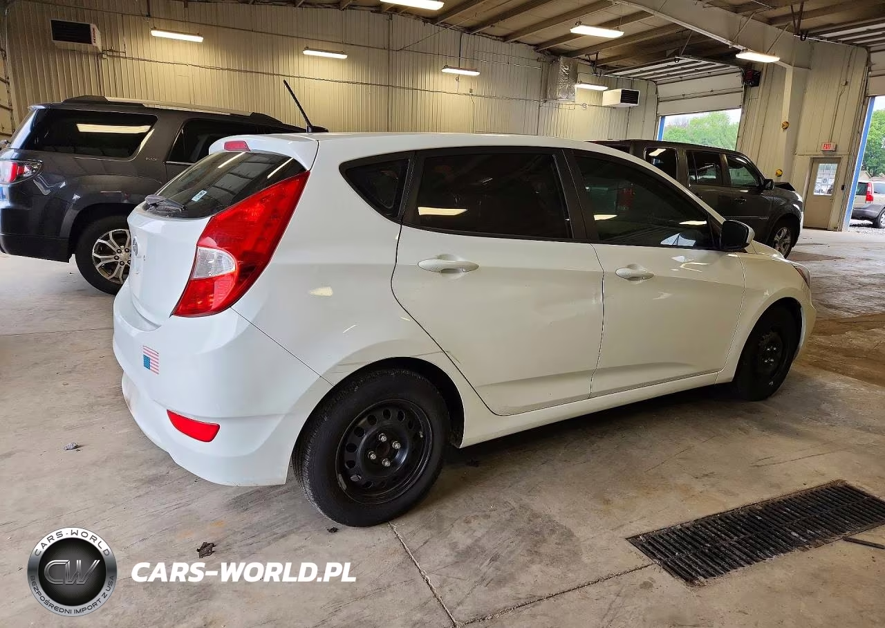 2016 Hyundai Accent VIN:KMHCT5AEXGU241350 - 3