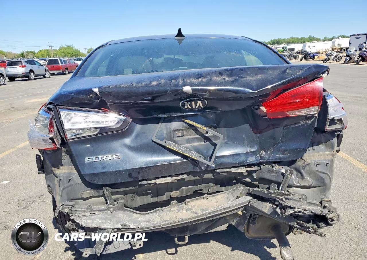 2017 Kia Forte Lx VIN:3KPFK4A7XHE077470 - 6