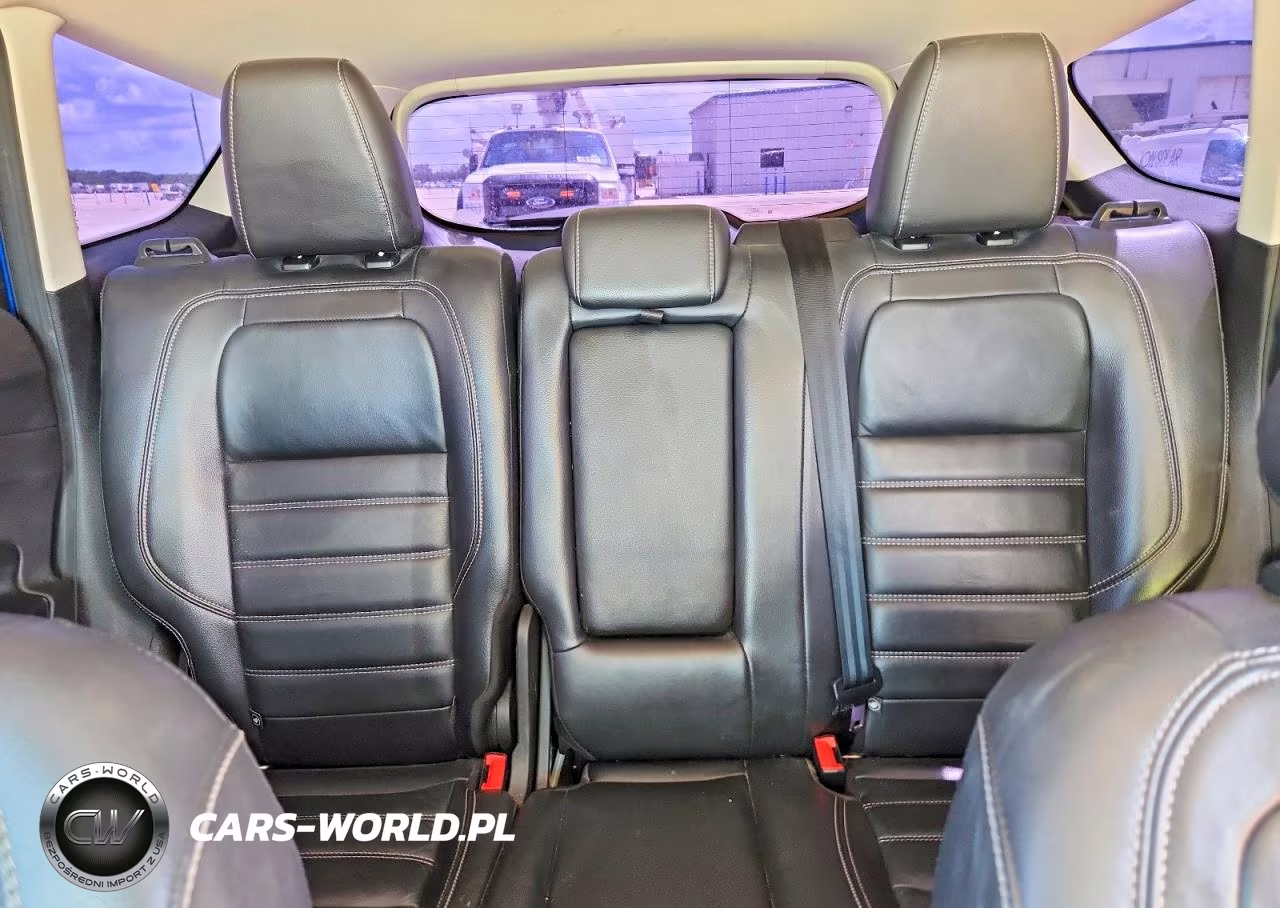 2019 Ford Escape Titanium VIN:1FMCU0J96KUB33044 - 10