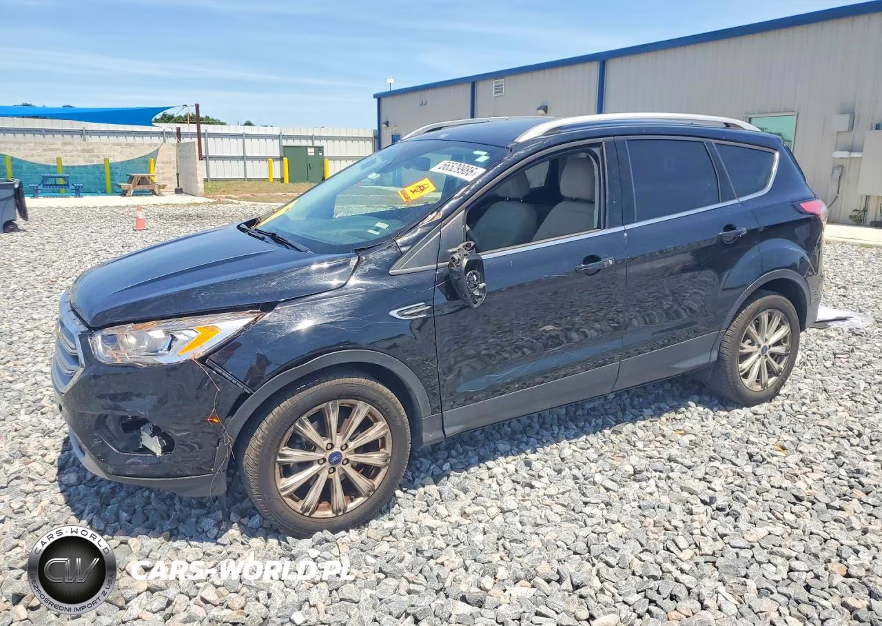 2017 Ford Escape Titanium – zdjęcie 1 z 12