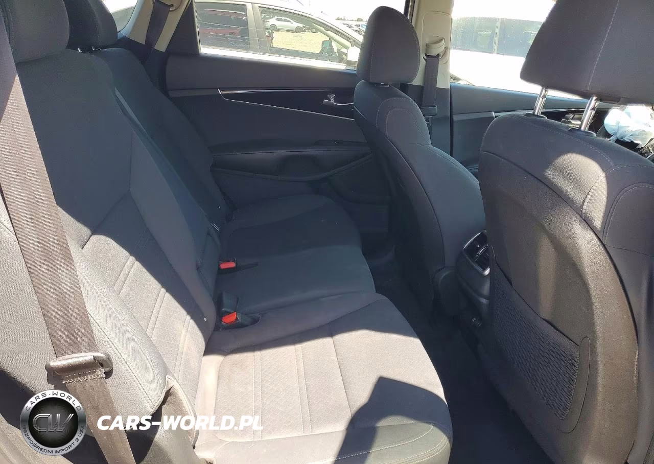 2020 Kia Sorento L VIN:5XYPG4A32LG638839 - 11