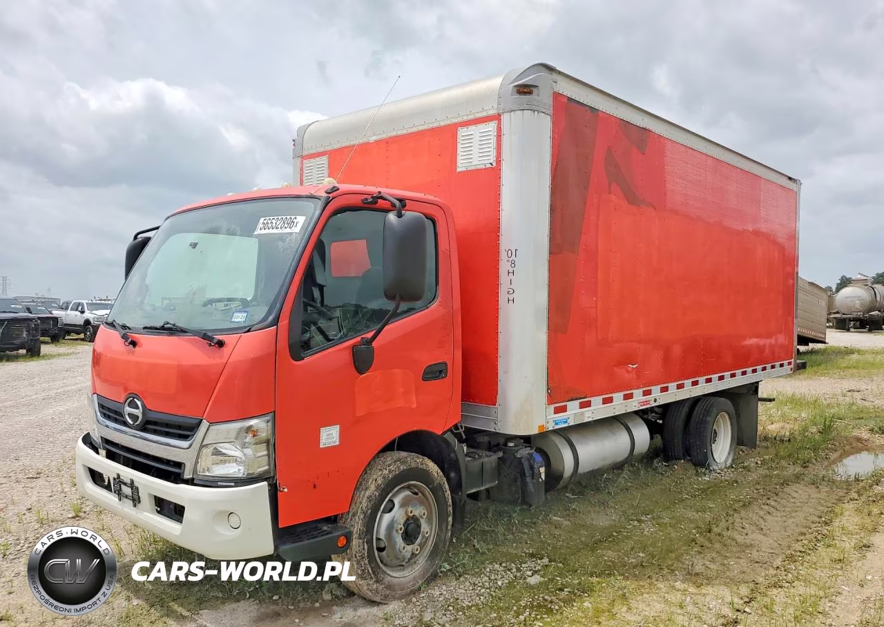 2017 Hino 195 Box Truck