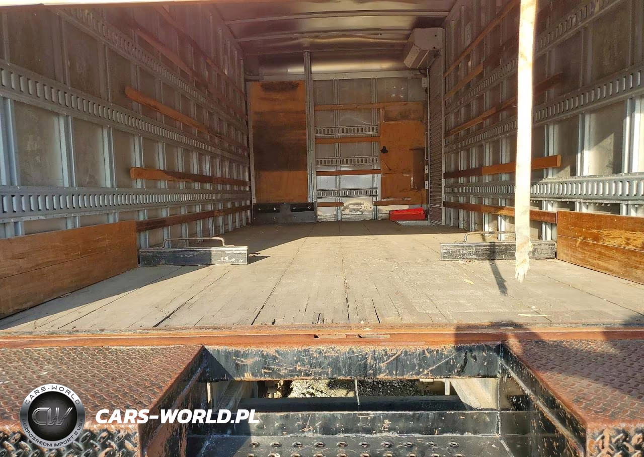 2017 Hino 195 Box Truck VIN:JHHSDM2H5HK005828 - 10