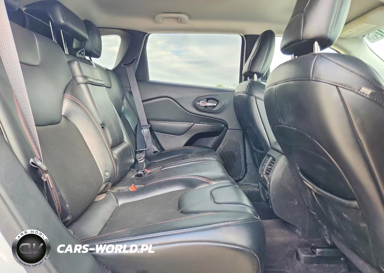 2019 Jeep Cherokee Trailhawk VIN:1C4PJMBNXKD182748 - 11
