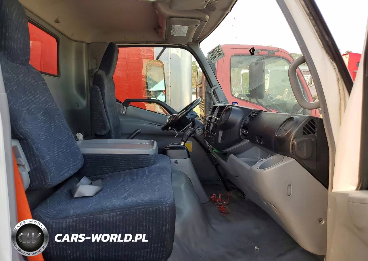 2018 Hino 195 Box Truck VIN:JHHSDM2H6JK006184 - 7