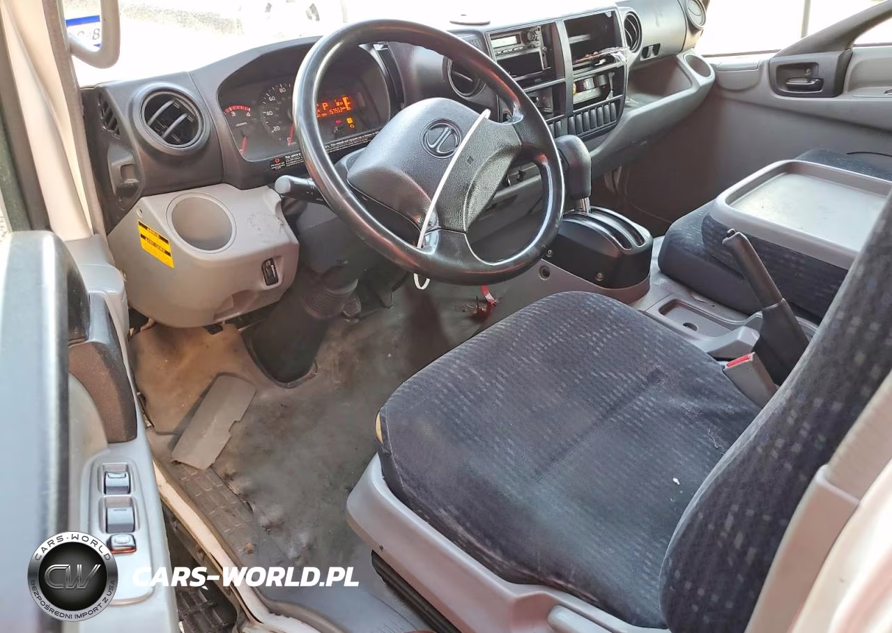 2018 Hino 195 Box Truck VIN:JHHSDM2H6JK006184 - 8