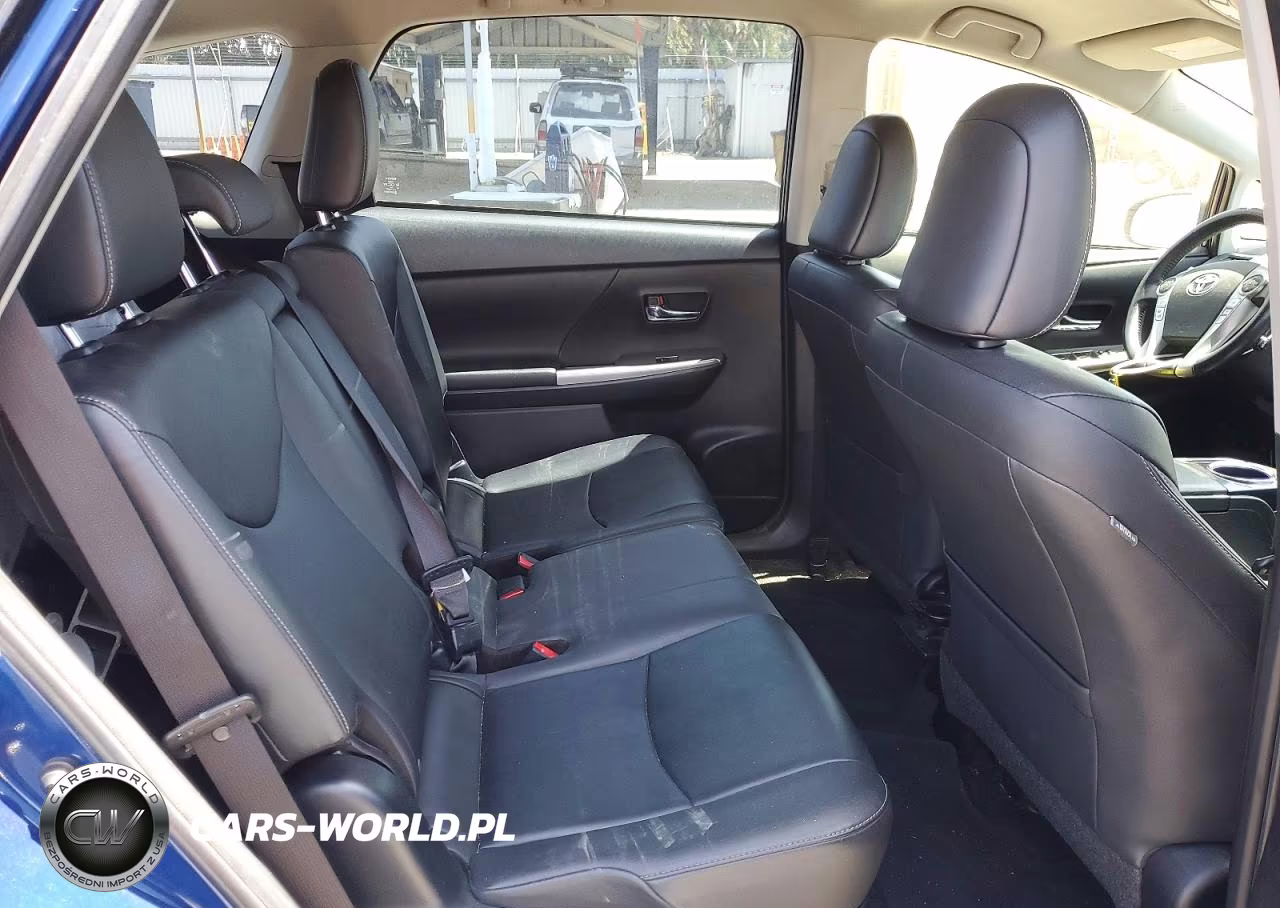 2017 Toyota Prius V Four VIN:JTDZN3EU2HJ070997 - 10