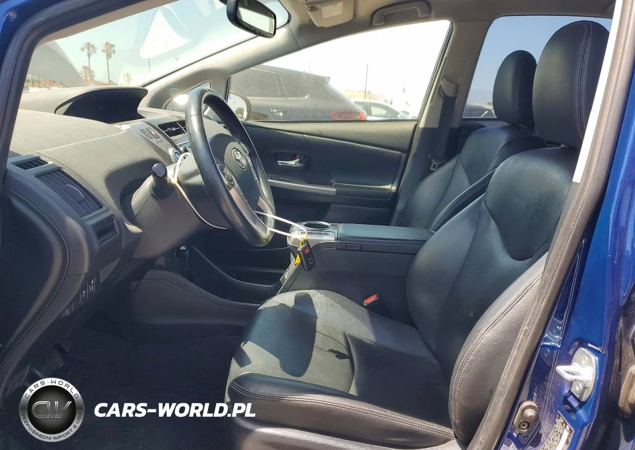 2017 Toyota Prius V Four VIN:JTDZN3EU2HJ070997 - 7