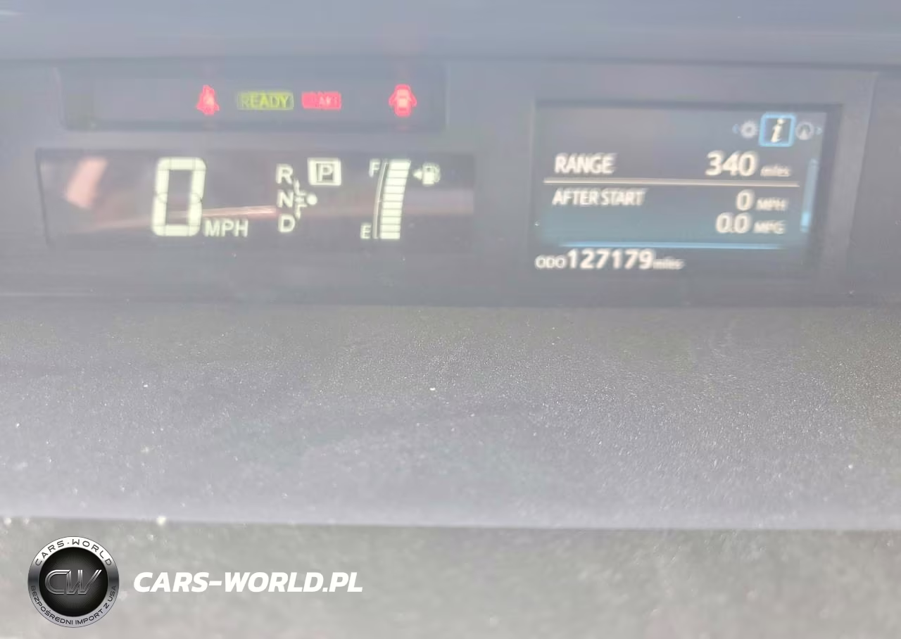 2017 Toyota Prius V Four VIN:JTDZN3EU2HJ070997 - 9