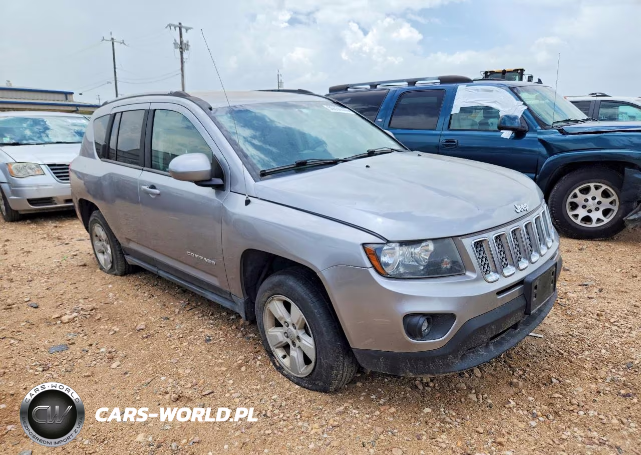 2017 Jeep Compass Latitude VIN:1C4NJCEA7HD114958 - 4