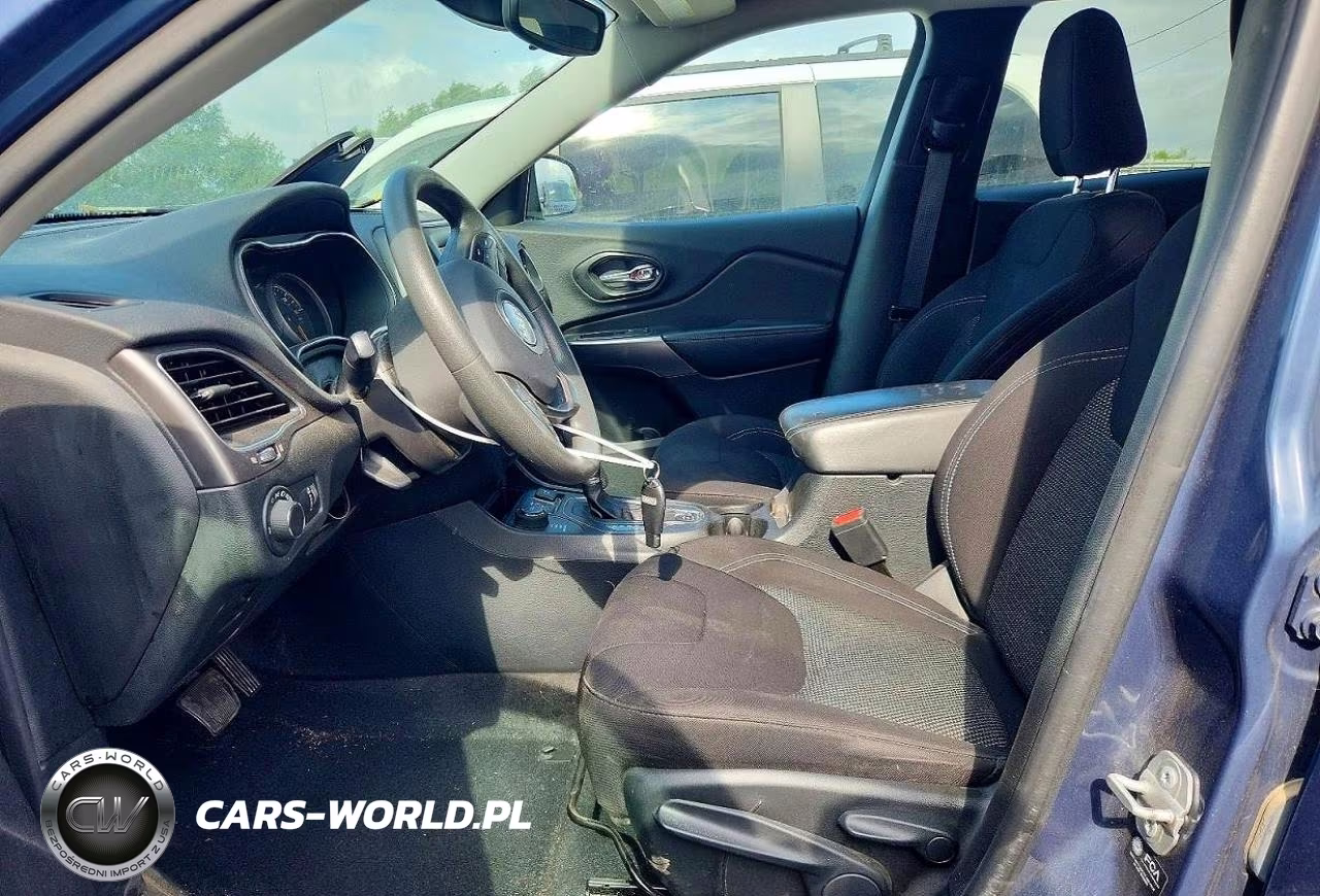 2021 Jeep Cherokee Latitude VIN:1C4PJMCB9MD184952 - 7