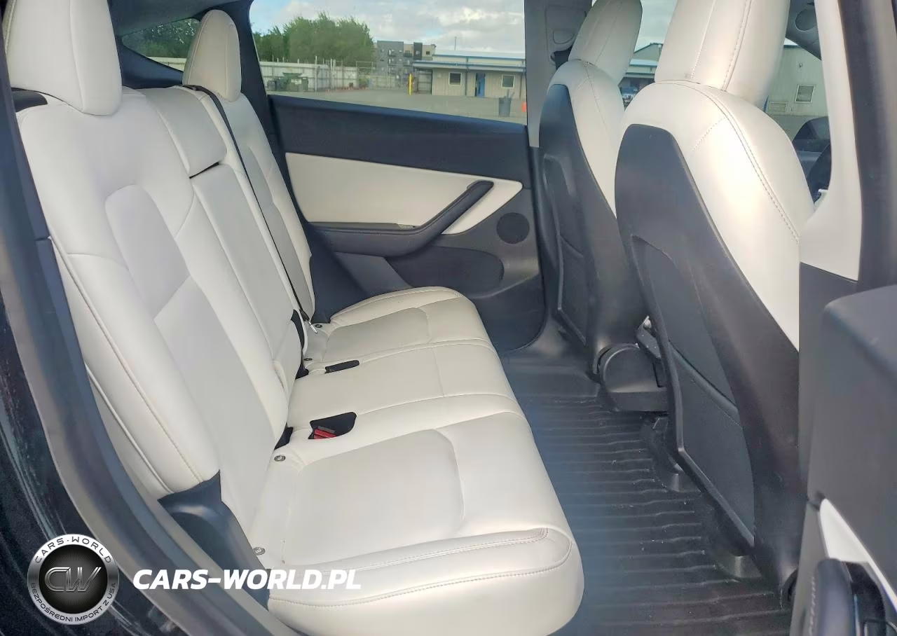 2020 Tesla Model Y VIN:5YJYGDEE8LF025826 - 11