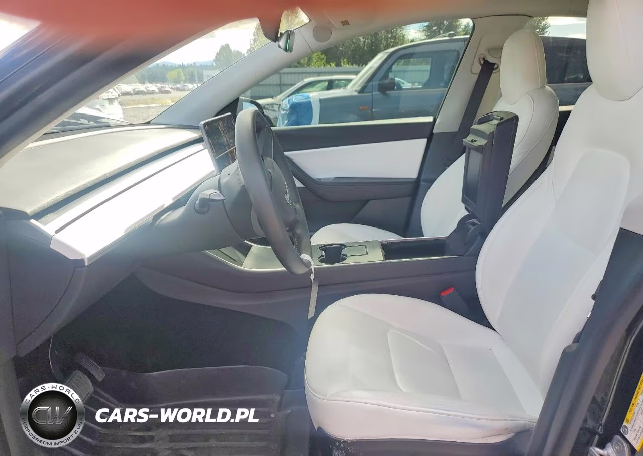 2020 Tesla Model Y VIN:5YJYGDEE8LF025826 - 7