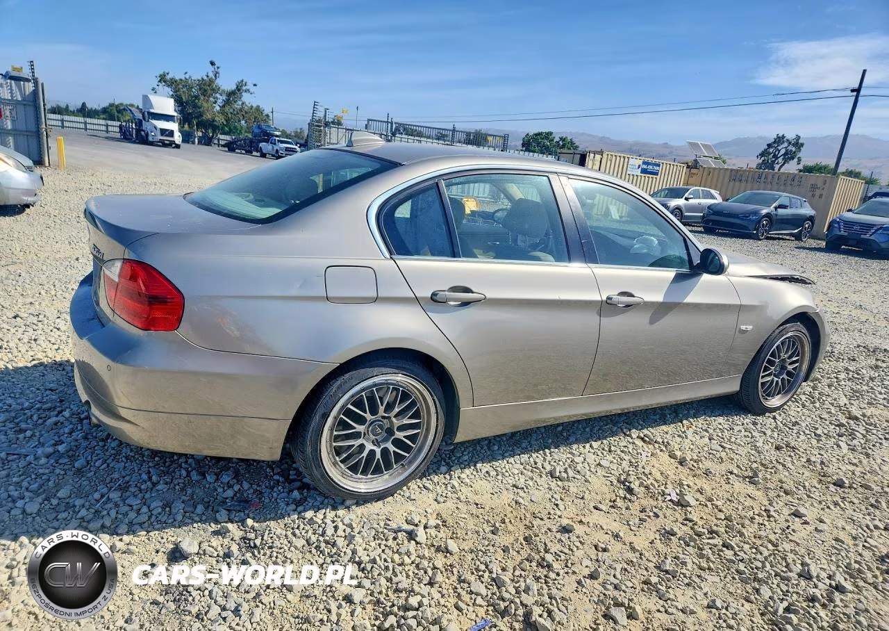 2007 BMW 335 Xi VIN:WBAVD53517A007040 - 3