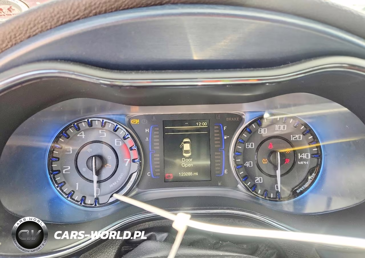 CHRYSLER 200 VIN:1C3CCCBB2FN585393 - 9