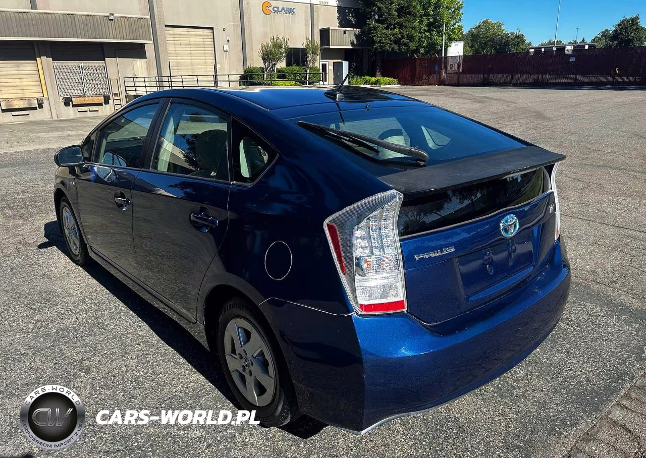 2011 Toyota Prius Two VIN:JTDKN3DU5B1362380 - 3