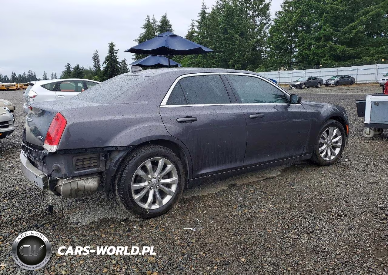 2017 Chrysler 300 Limited VIN:2C3CCARG4HH521910 - 3
