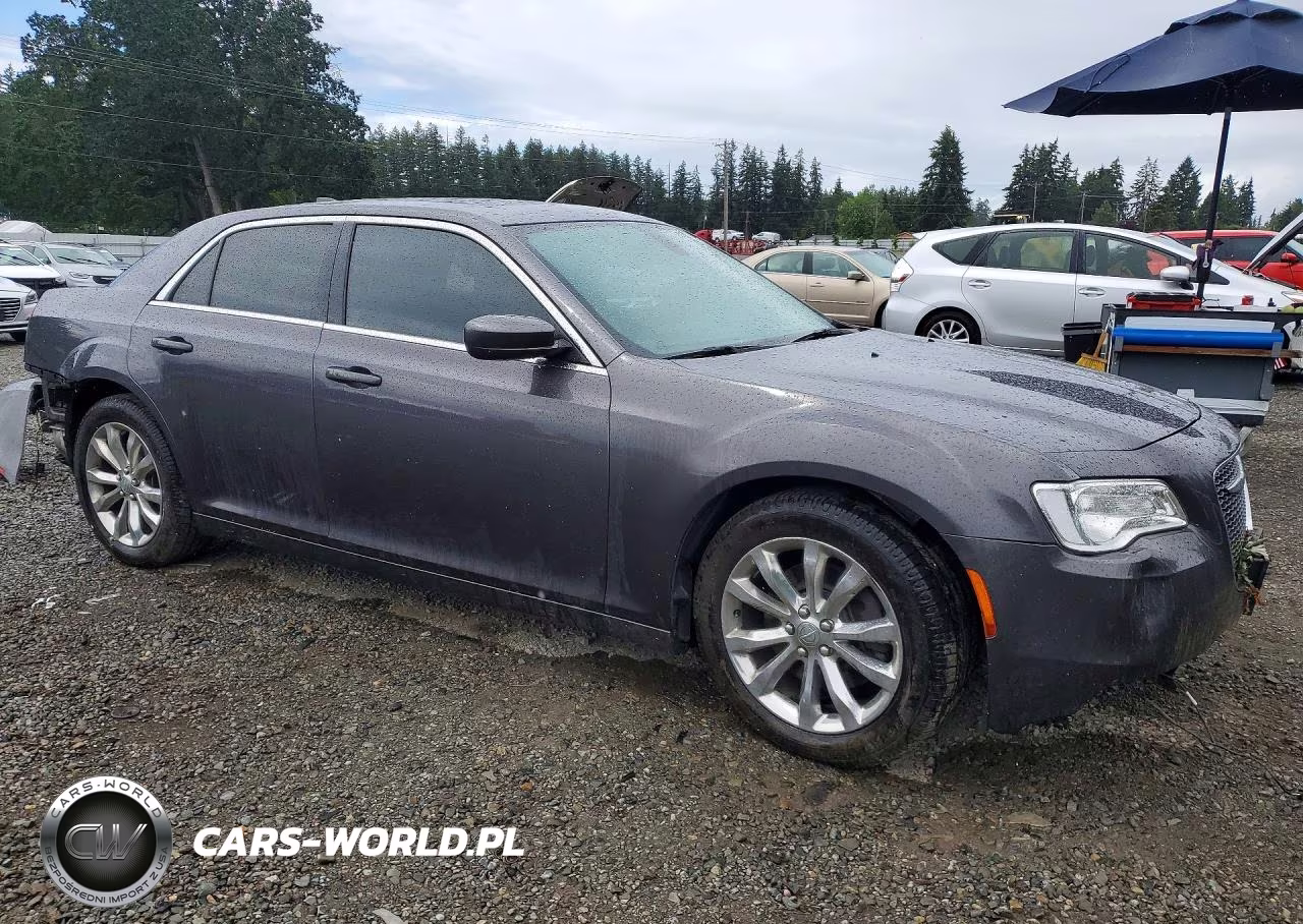 2017 Chrysler 300 Limited VIN:2C3CCARG4HH521910 - 4