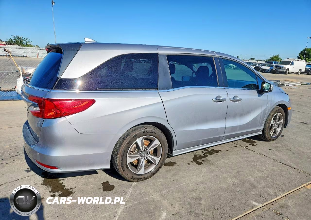 2019 Honda Odyssey Touring VIN:5FNRL6H86KB098449 - 3