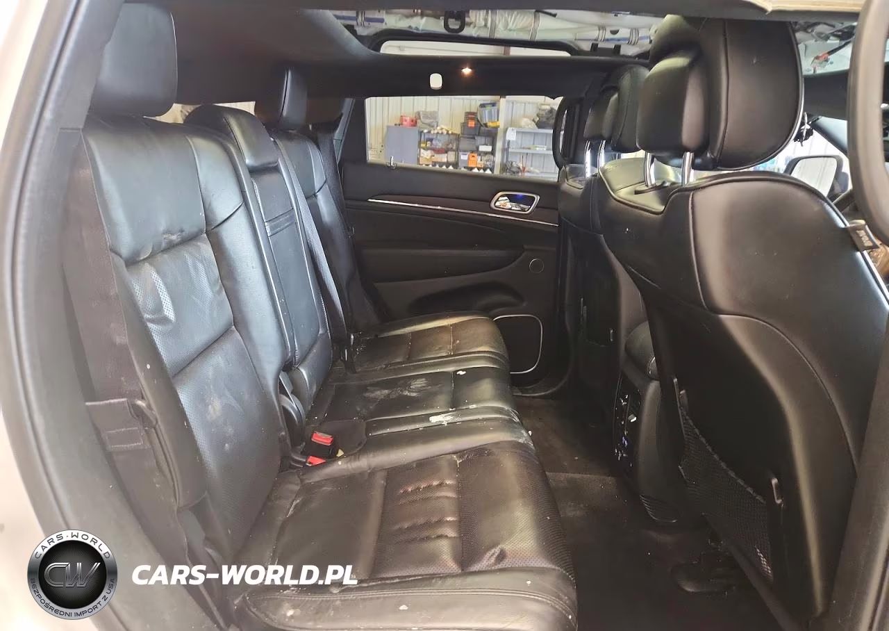 2018 Jeep Grand Cherokee Overland VIN:1C4RJFCT0JC179041 - 10