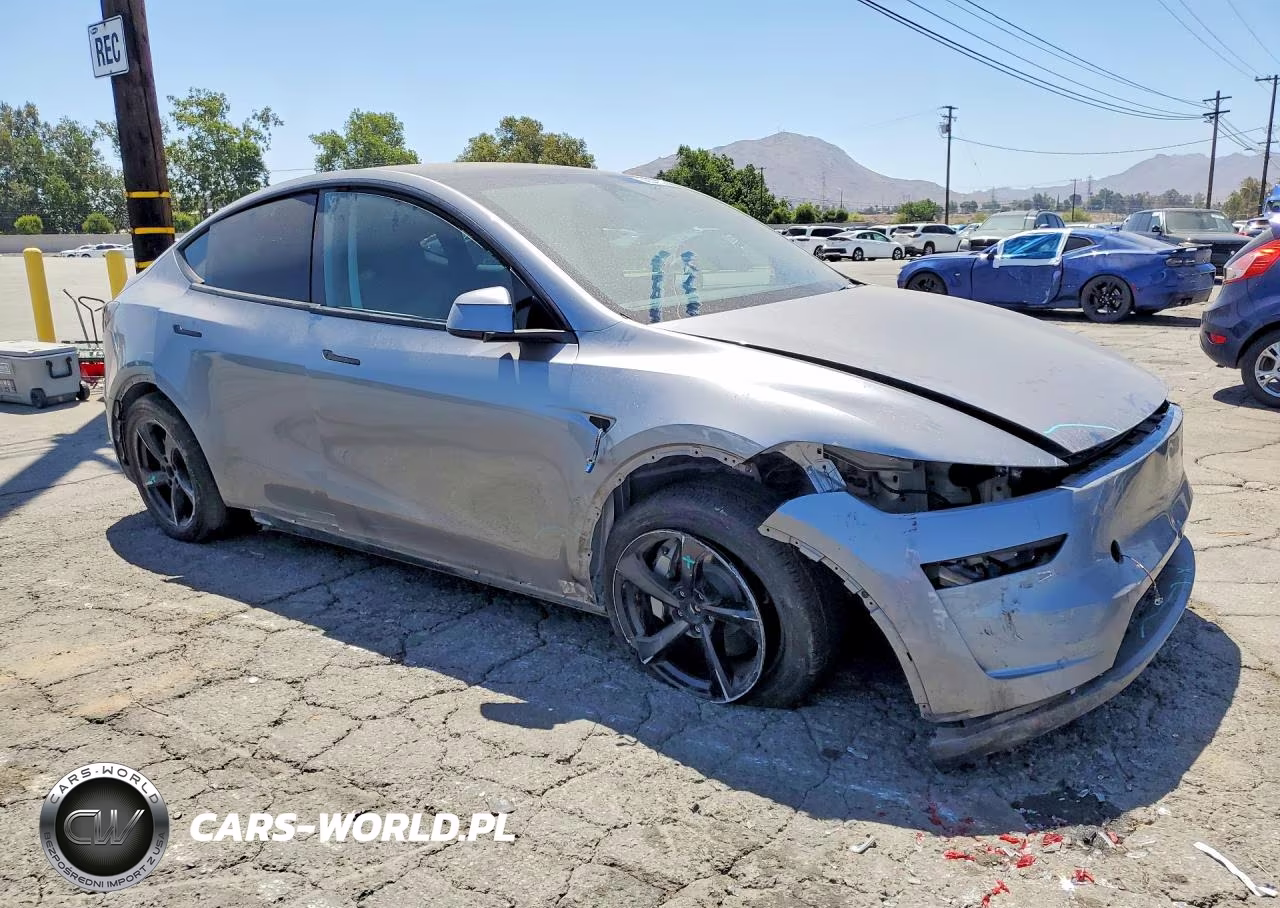 2026 Tesla Model Y VIN:7SAYGDEE2TF343637 - 4