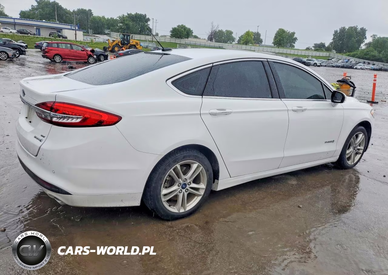 2018 Ford Fusion Se Hybrid VIN:3FA6P0LUXJR172046 - 3