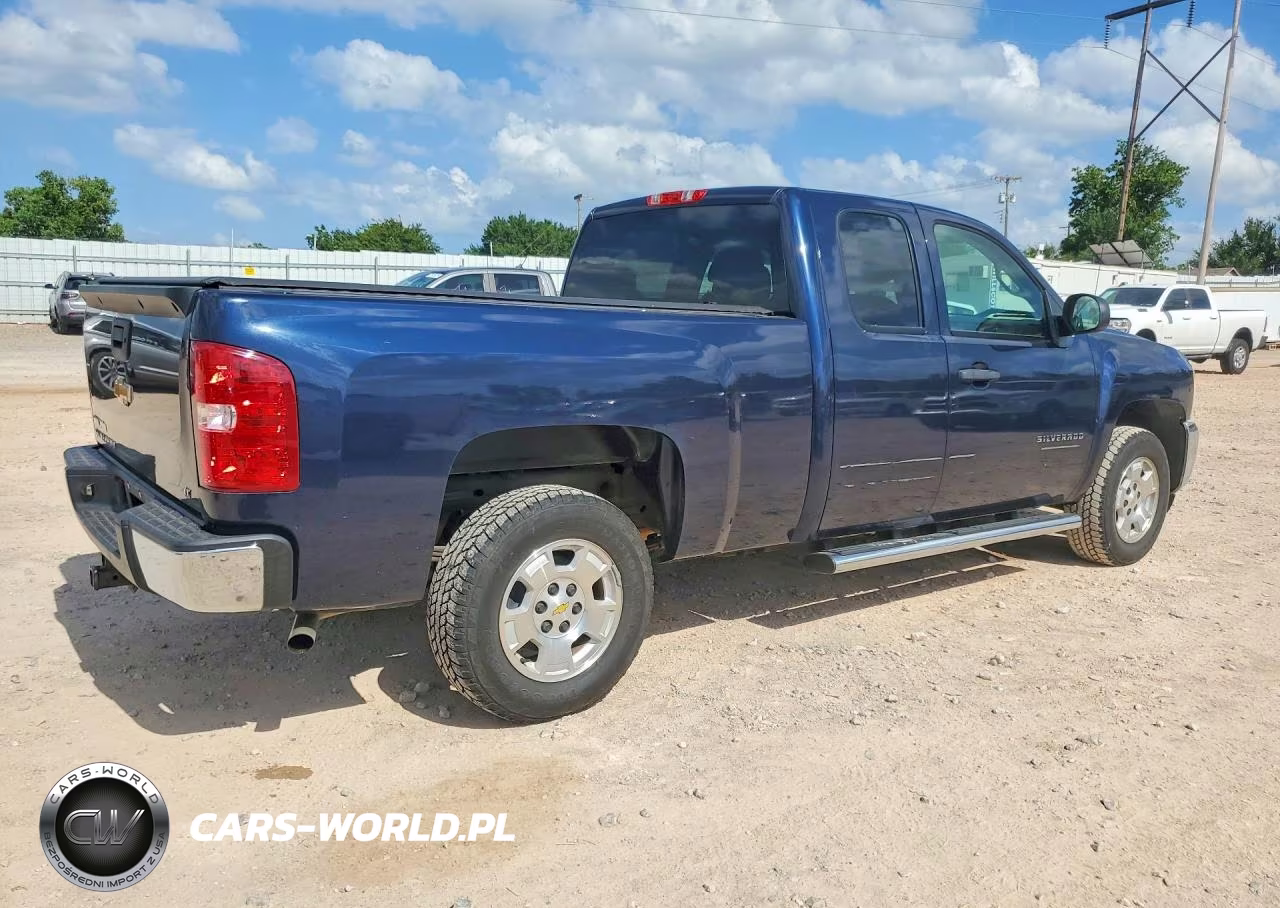 2011 Chevrolet Silverado C1500 Lt VIN:1GCRCSE05BZ391891 - 3