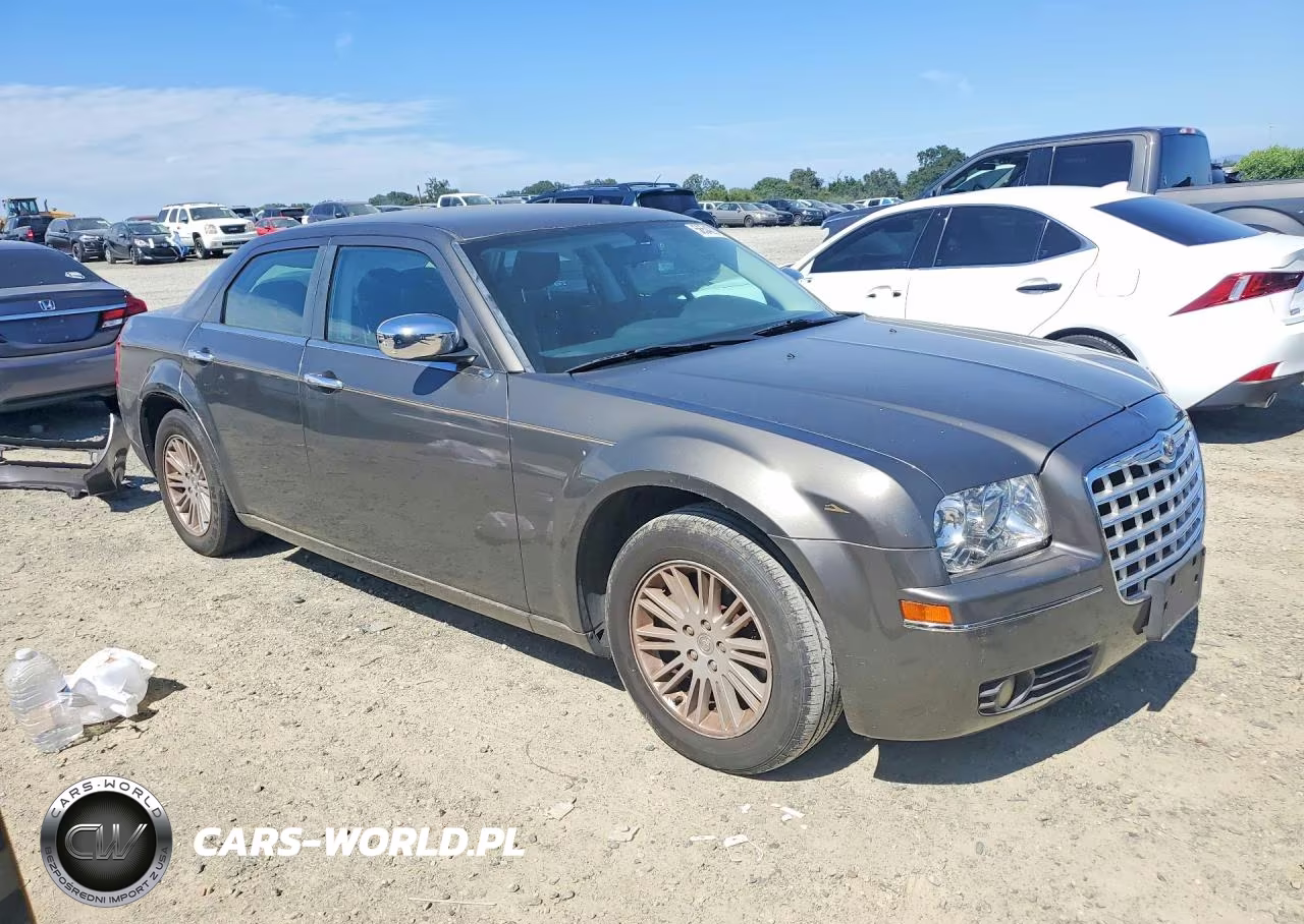 2010 Chrysler 300 Touring VIN:2C3CA4CD3AH112664 - 4
