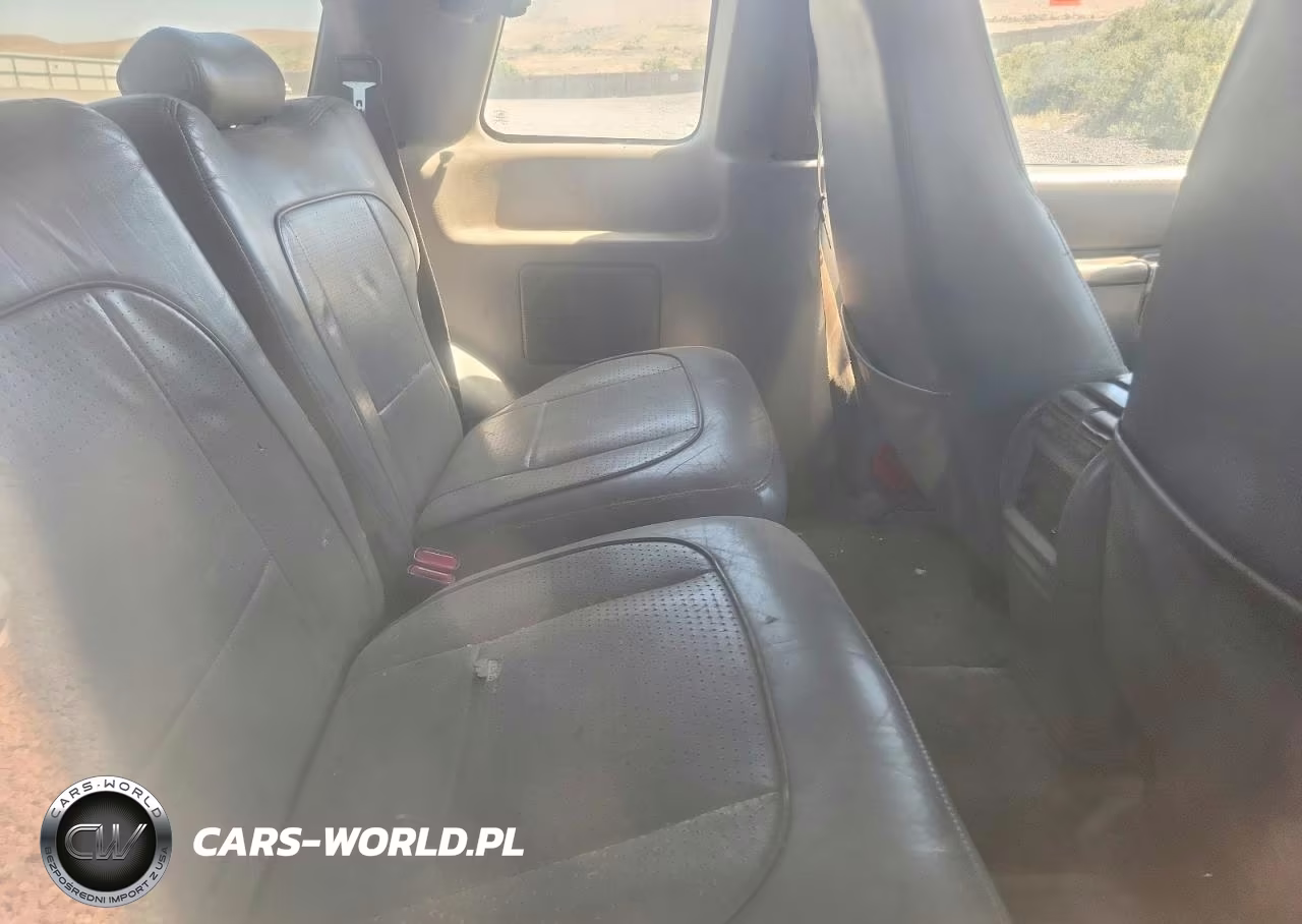 1998 Ford Explorer VIN:1FMYU24E6WUB28975 - 11