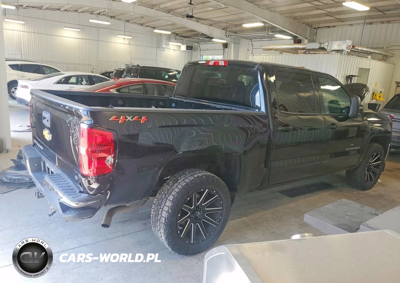 2018 Chevrolet Silverado K1500 Lt VIN:3GCUKREC3JG240255 - 3