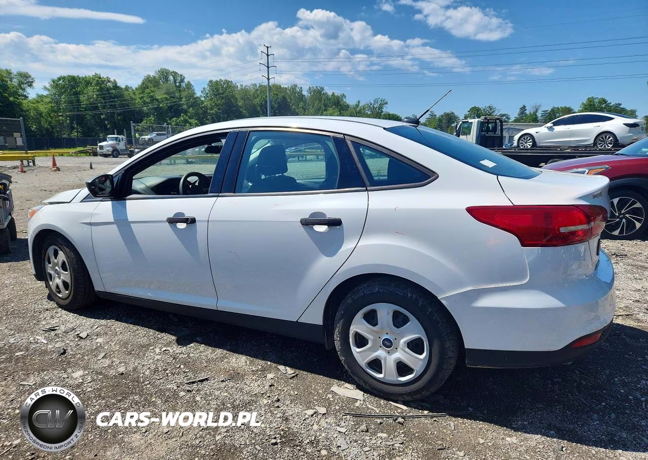 2018 Ford Focus S VIN:1FADP3E29JL239724 - 2
