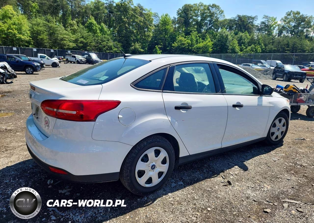 2018 Ford Focus S VIN:1FADP3E29JL239724 - 3
