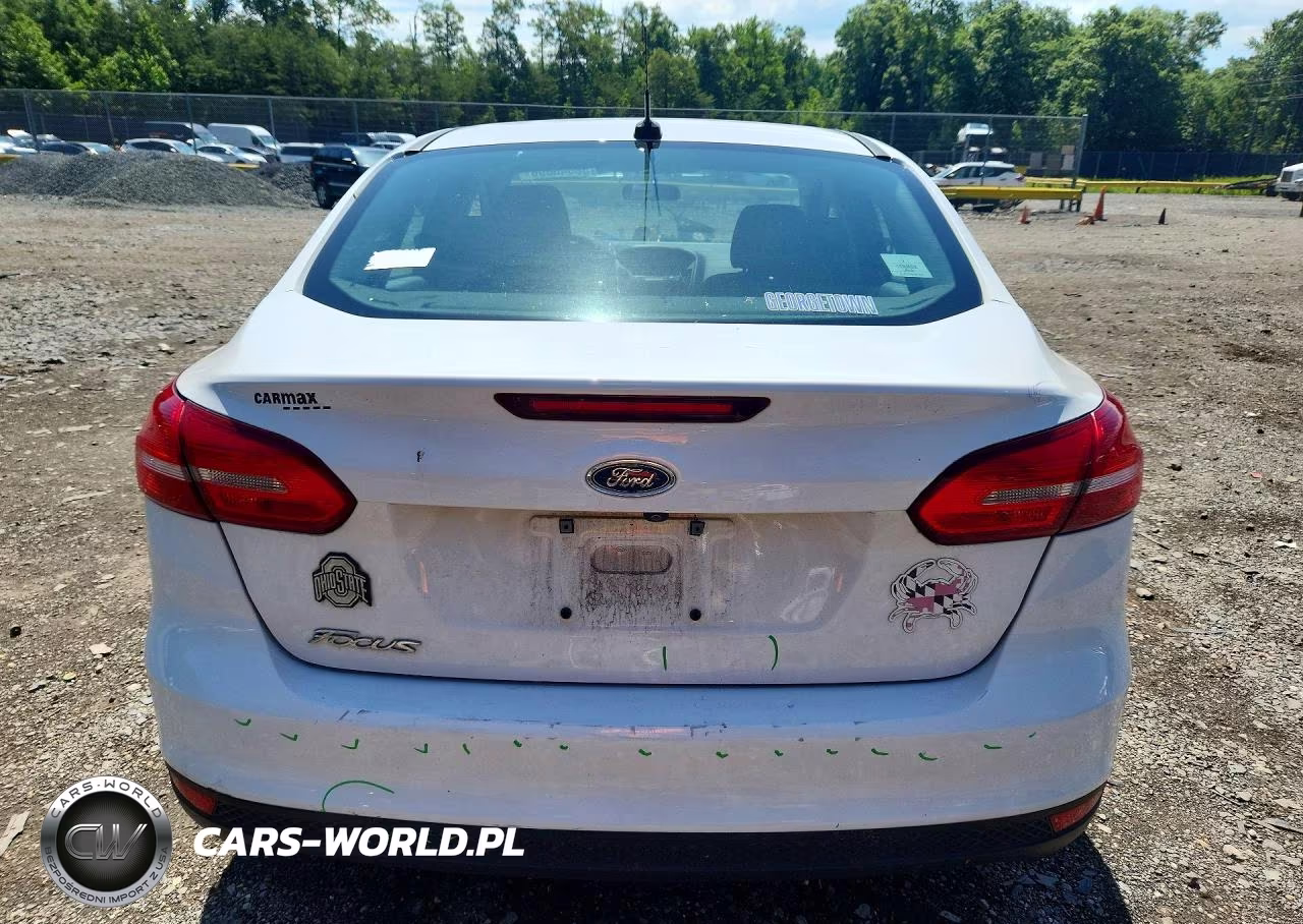 2018 Ford Focus S VIN:1FADP3E29JL239724 - 6
