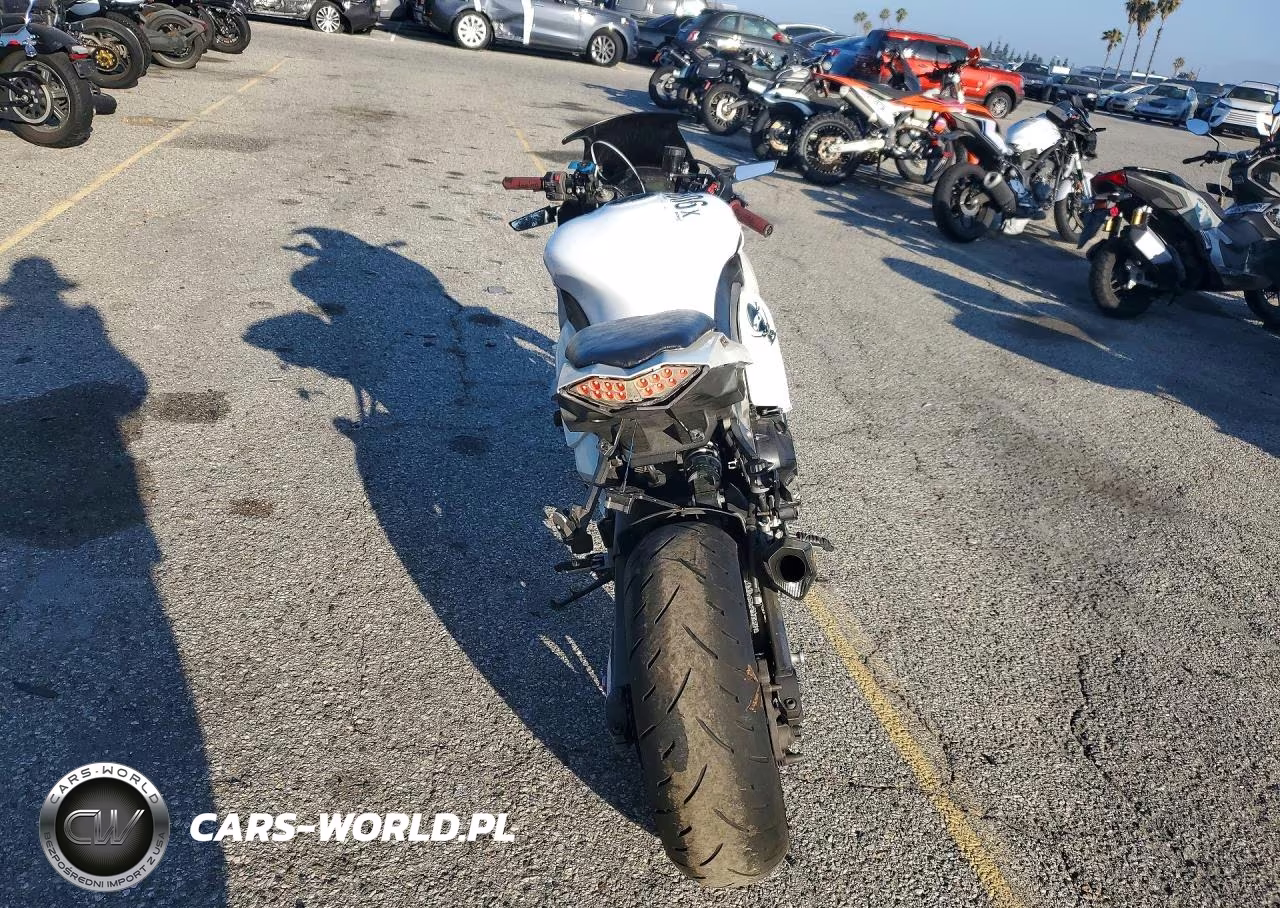 2011 Kawasaki Z1000 VIN:JKAZXCG13BA003159 - 4