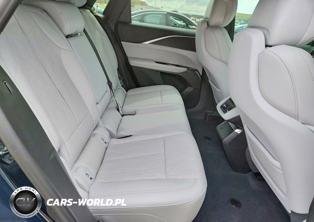 2026 Cadillac Lyriq Luxury VIN:1GYKPNRKXTZ306154 - 10