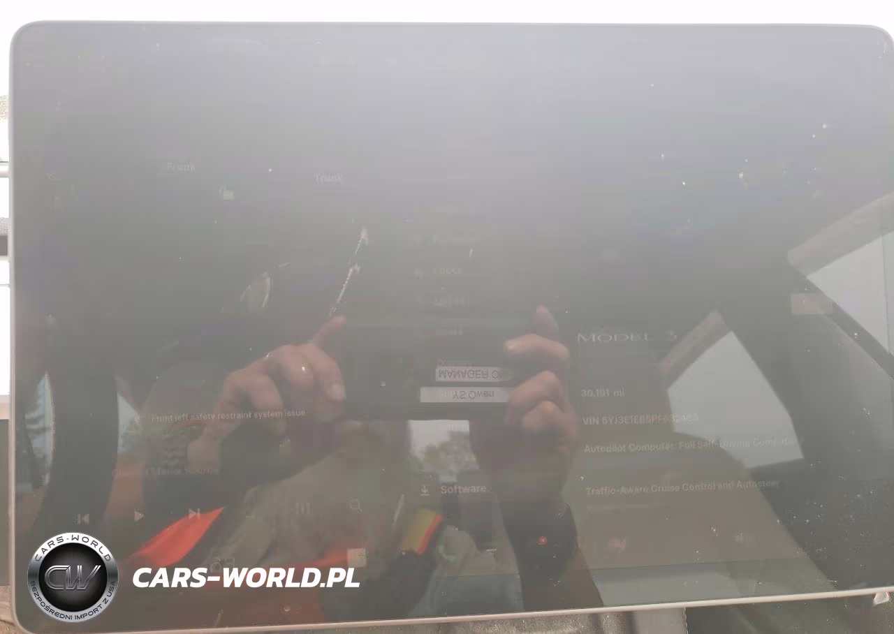 2023 Tesla Model 3 VIN:5YJ3E1EB5PF632468 - 9