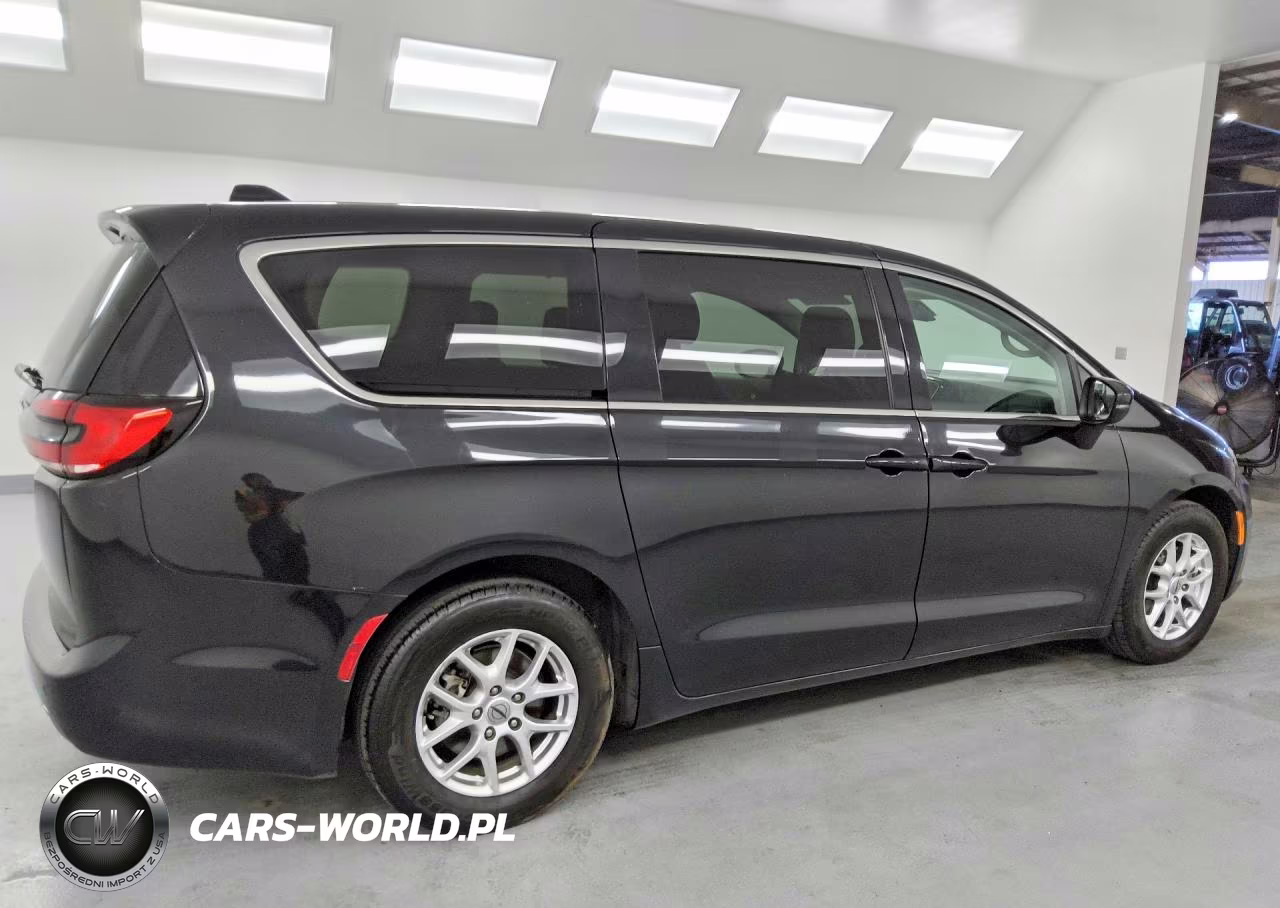 2023 Chrysler Pacifica Touring L VIN:2C4RC1BG1PR510999 - 3
