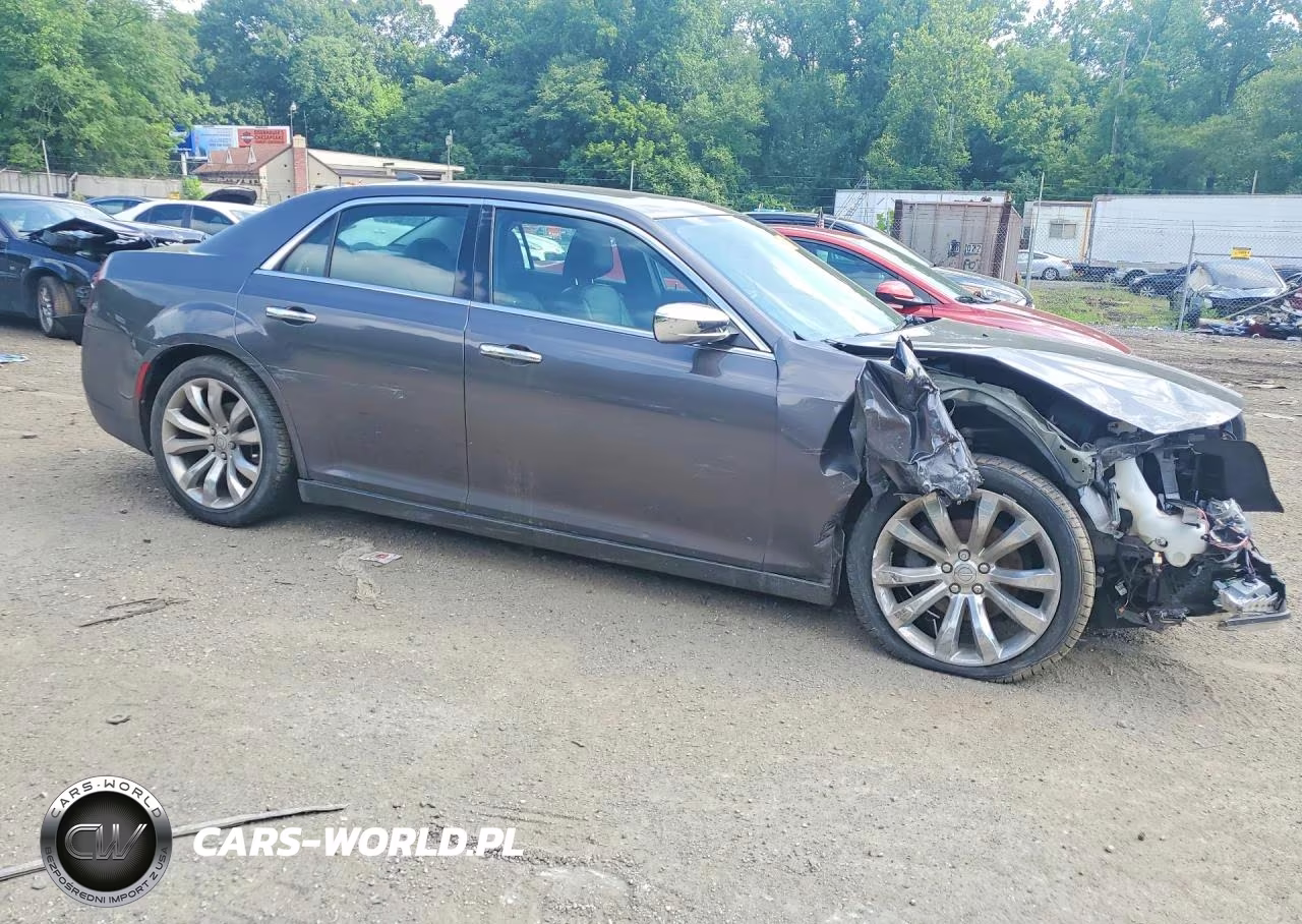 2018 Chrysler 300 VIN:2C3CCAEG3JH190913 - 4