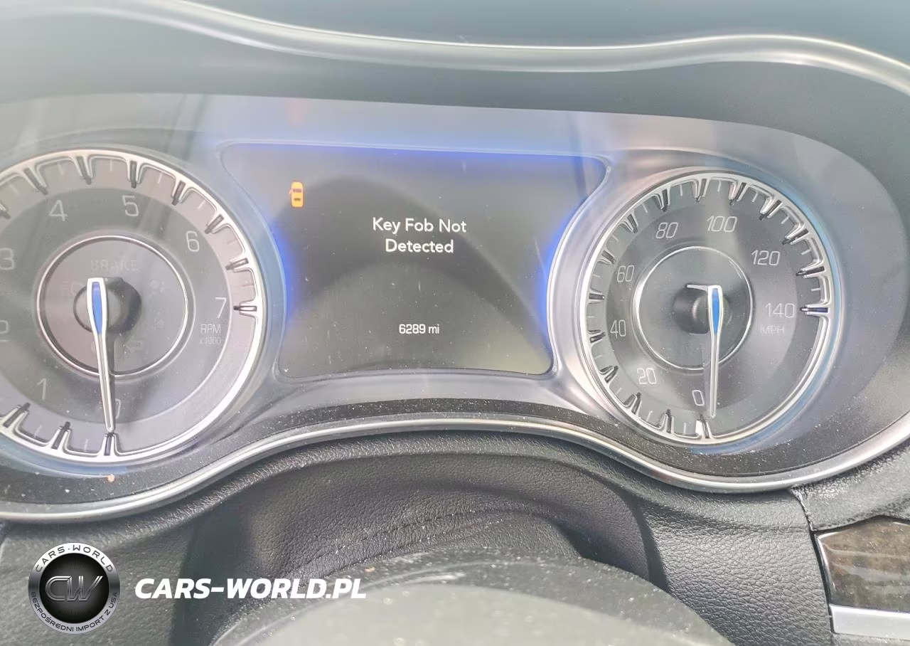 2018 Chrysler 300 VIN:2C3CCAEG3JH190913 - 9