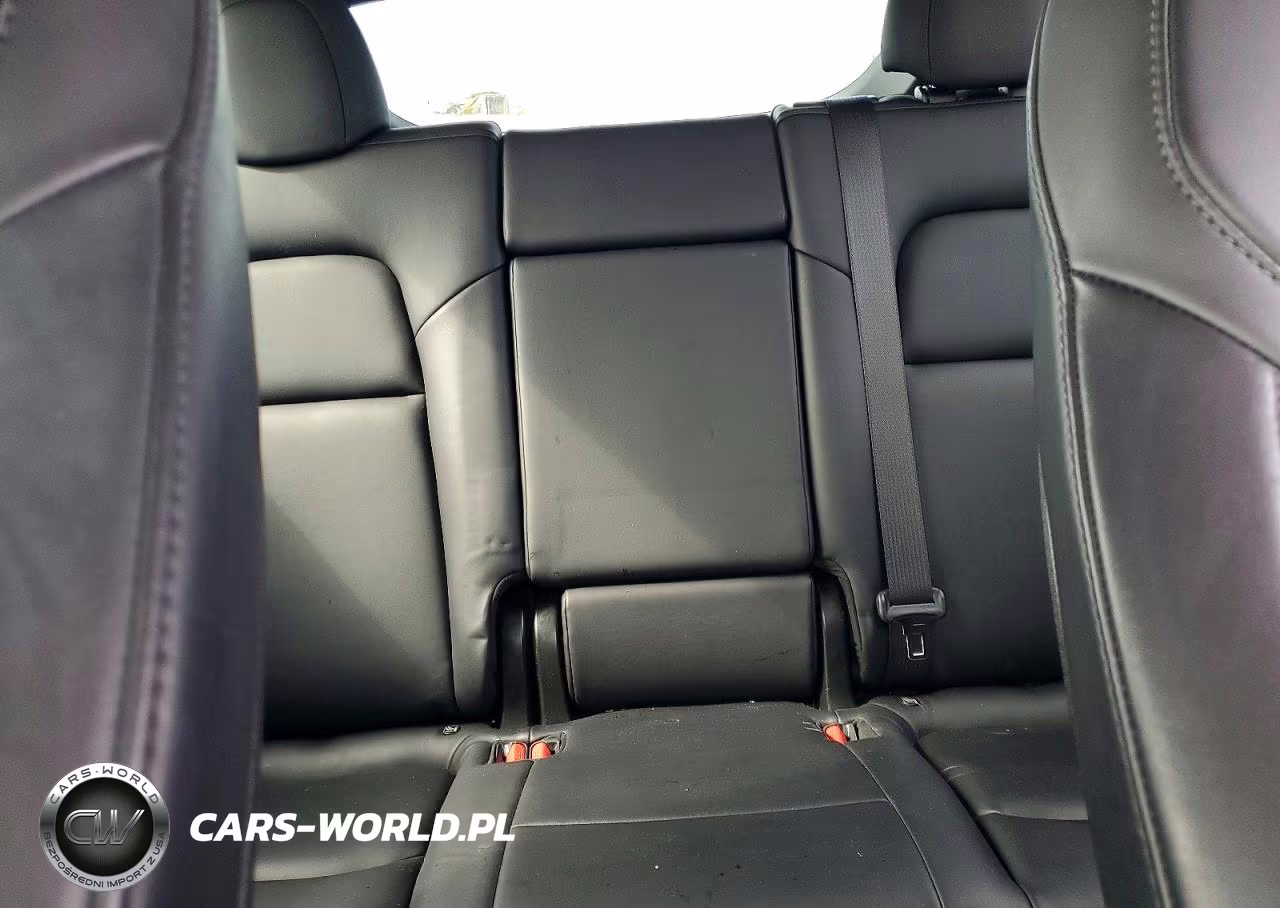 2020 Tesla Model Y VIN:5YJYGDEE9LF025639 - 10