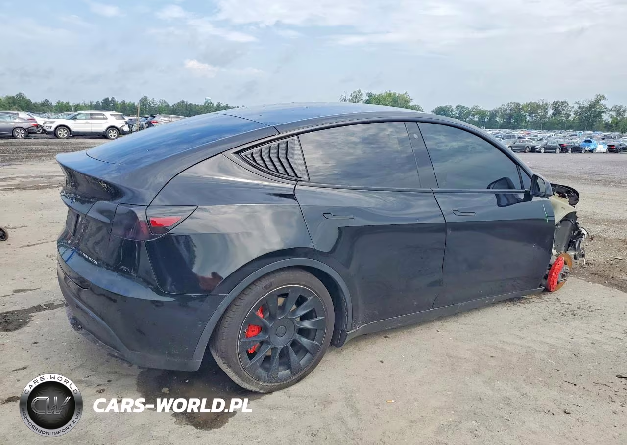 2020 Tesla Model Y VIN:5YJYGDEE9LF025639 - 3