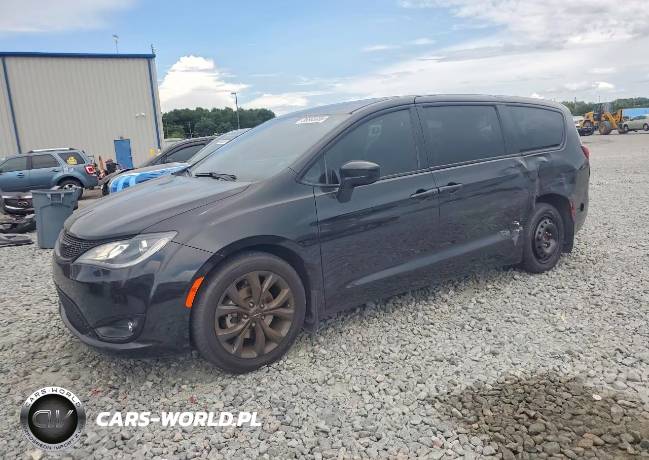 2019 Chrysler Pacifica Touring Plus – zdjęcie 1 z 13