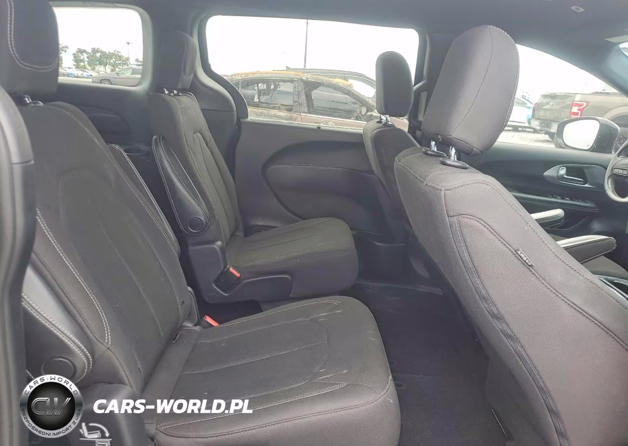 2019 Chrysler Pacifica Touring Plus VIN:2C4RC1FG8KR705422 - 11
