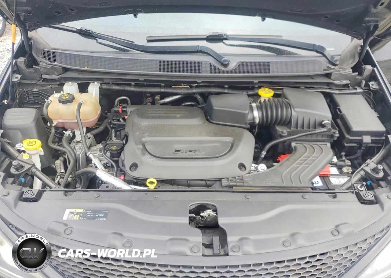 2019 Chrysler Pacifica Touring Plus VIN:2C4RC1FG8KR705422 - 12