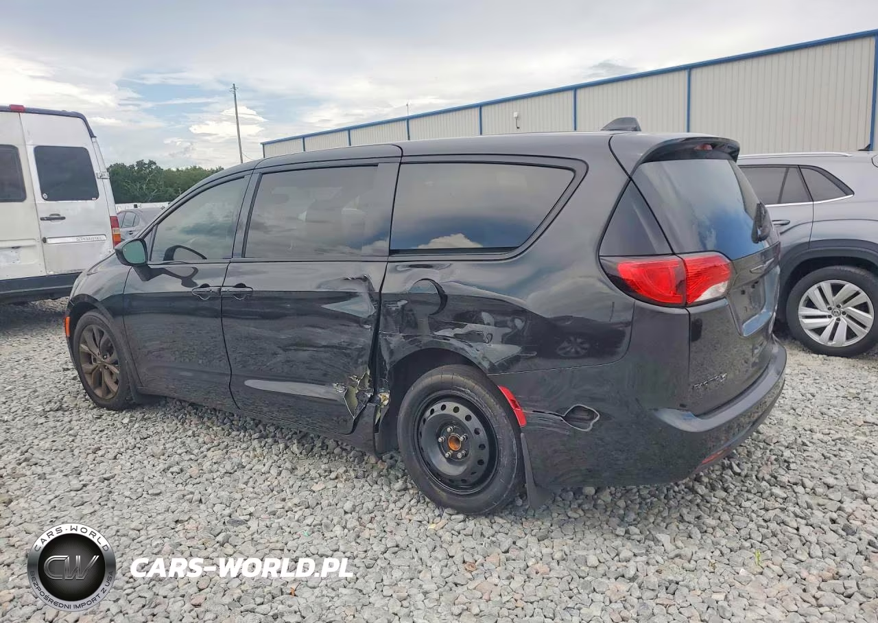 2019 Chrysler Pacifica Touring Plus VIN:2C4RC1FG8KR705422 - 2
