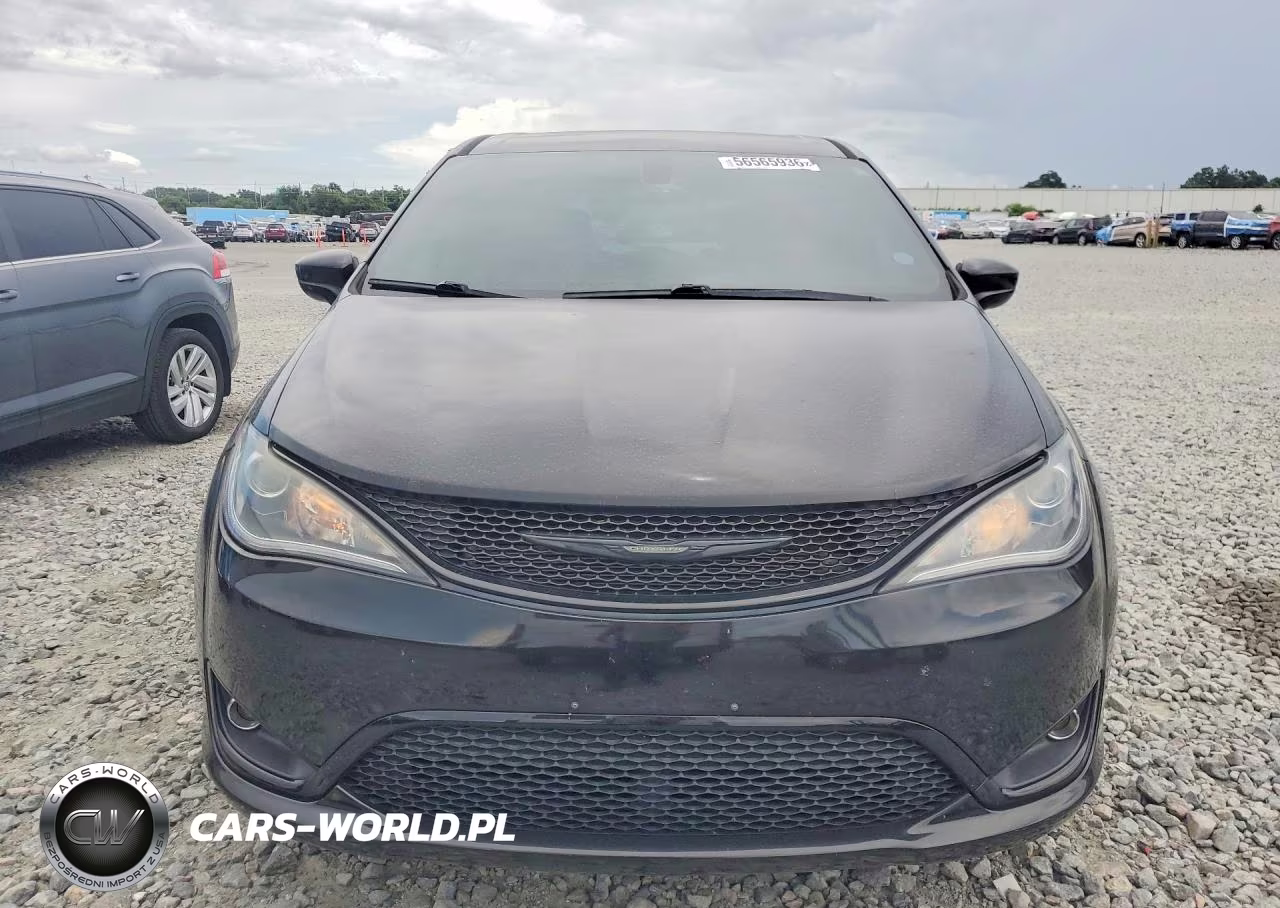 2019 Chrysler Pacifica Touring Plus VIN:2C4RC1FG8KR705422 - 5