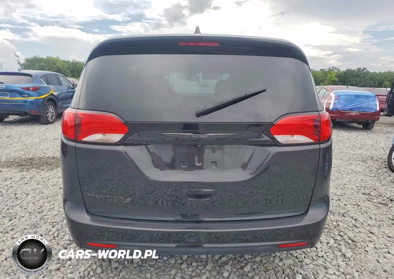 2019 Chrysler Pacifica Touring Plus VIN:2C4RC1FG8KR705422 - 6
